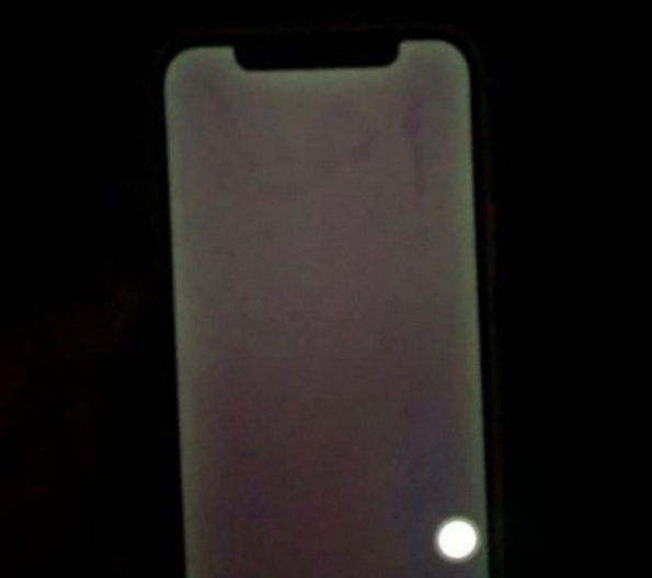 乌海苹果手机维修分享苹果客服回应 iPhone 12 屏幕“发绿”问题 